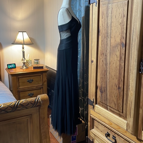 JS Collections evening gown - Picture 4 of 13